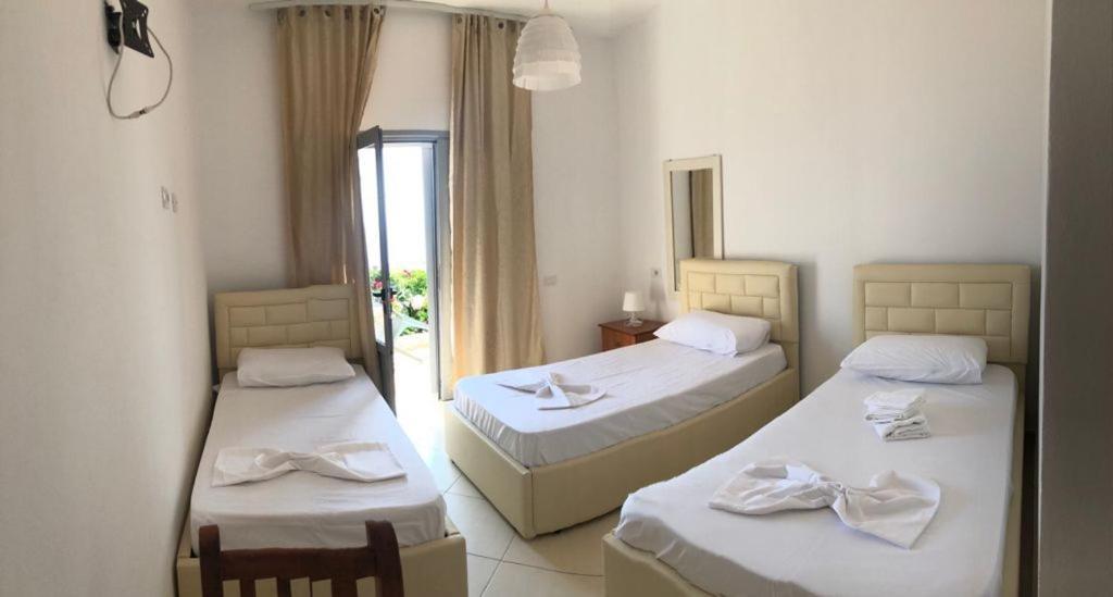 Bed and Breakfast Bluflest Dhërmi Exterior foto