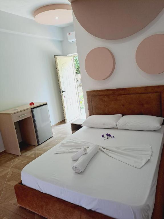 Bed and Breakfast Bluflest Dhërmi Exterior foto