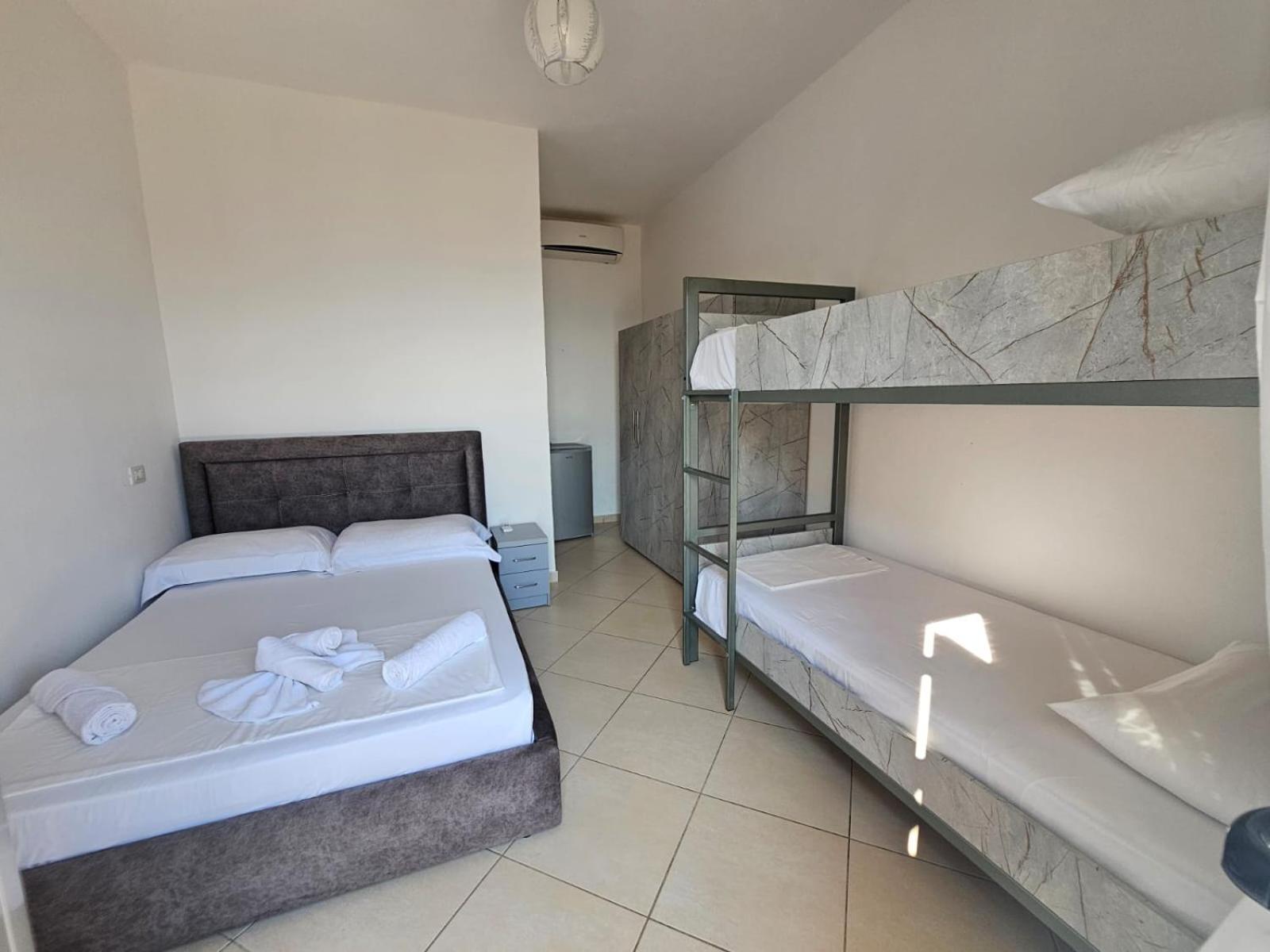 Bed and Breakfast Bluflest Dhërmi Exterior foto